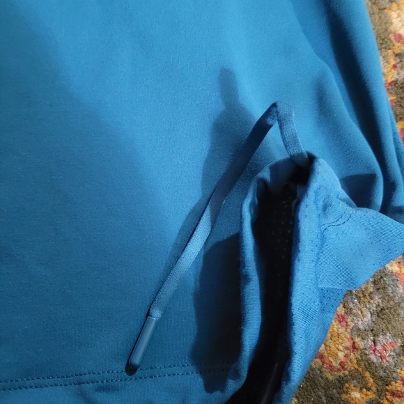 Fabletics top with built-in bra - Picture 3 of 10